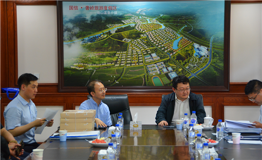 6.集团副总裁段迪向检查组介绍项目情况_副本.png 6.集团副总裁段迪向检查组介绍项目情况_副本.png