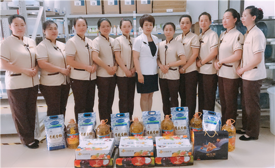 16.酒店公司为全体家人送去端午节福利_副本.jpg 16.酒店公司为全体家人送去端午节福利_副本.jpg