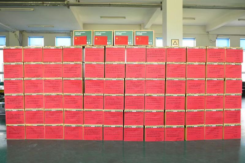 8.农业公司为退役军人准备蔬菜礼盒.jpg 8.农业公司为退役军人准备蔬菜礼盒.jpg