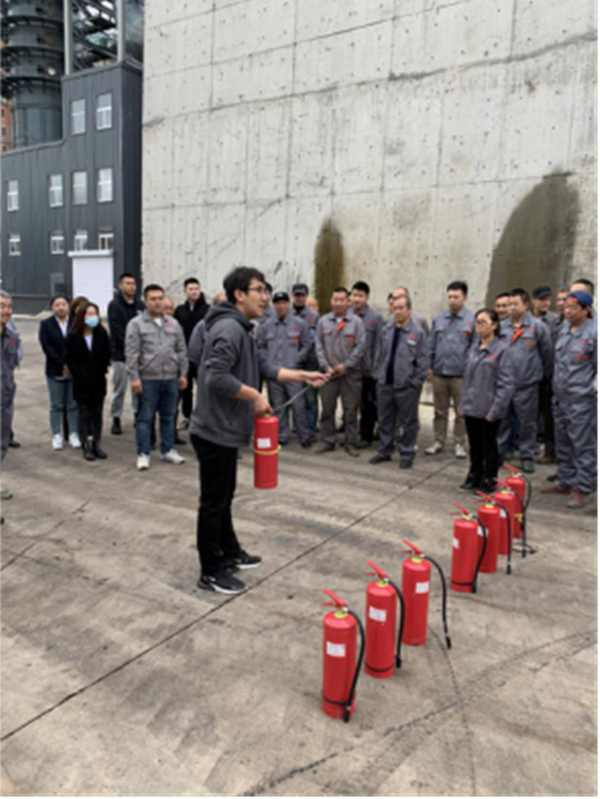 21.节能总公司举办安全生产消防演练_副本.png 21.节能总公司举办安全生产消防演练_副本.png