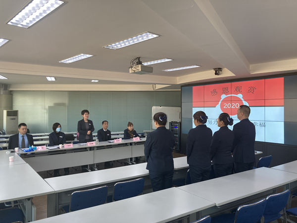 5.物业公司召开南湖公司竞聘会_副本.jpg 5.物业公司召开南湖公司竞聘会_副本.jpg