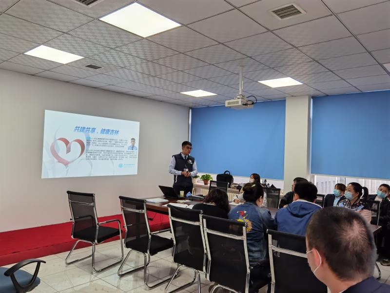 9.药业公司举办健康知识讲座.jpg 9.药业公司举办健康知识讲座.jpg