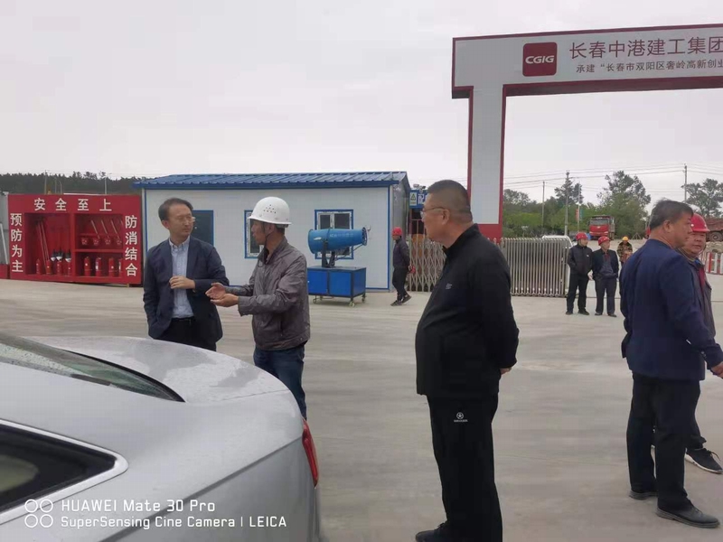 7.段总、杨总现场听取工程进度汇报.jpg 7.段总、杨总现场听取工程进度汇报.jpg