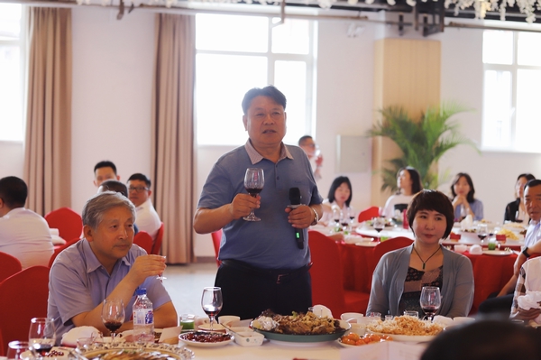 7.马秉臣副董事长举杯致辞.jpg 7.马秉臣副董事长举杯致辞.jpg