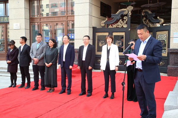 9.线上最火买球站物业敦化公司举行“文明楼院”揭牌仪式.jpg 9.线上最火买球站物业敦化公司举行“文明楼院”揭牌仪式.jpg