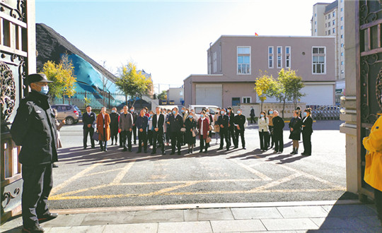 7.敦化市一行领导考察线上最火买球站鸿博居_副本.jpg 7.敦化市一行领导考察线上最火买球站鸿博居_副本.jpg