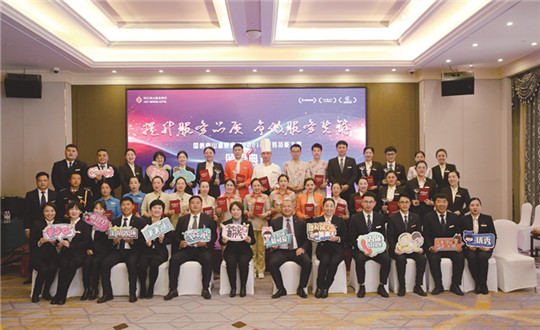 12.酒店公司员工服务技能大赛合影_副本.jpg 12.酒店公司员工服务技能大赛合影_副本.jpg