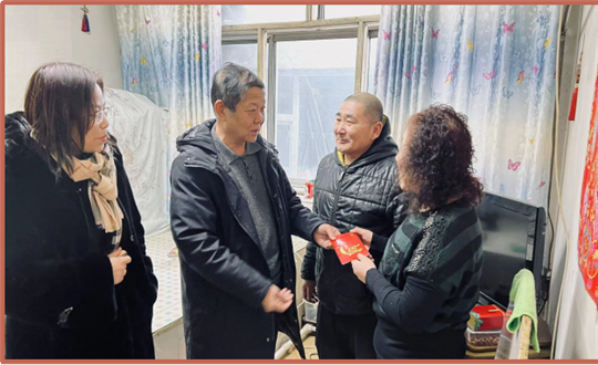 11. 供热集团新城分公司慰问困难员工(1)_副本.png 11. 供热集团新城分公司慰问困难员工(1)_副本.png