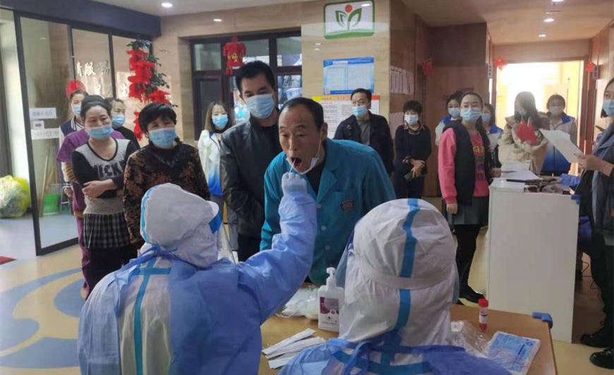 10.疫情期间按时按策为长者做核酸检测_副本.png 10.疫情期间按时按策为长者做核酸检测_副本.png