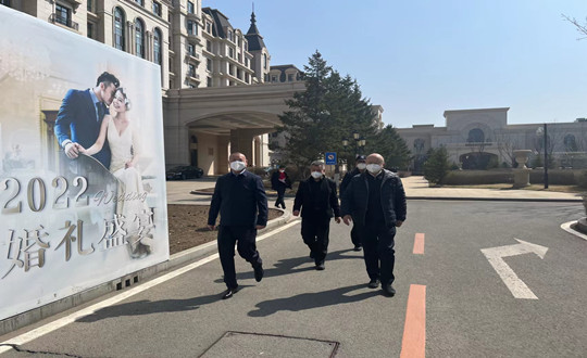 11 统战部领导到酒店公司视察外省医疗团队驻点服务工作_副本.jpg