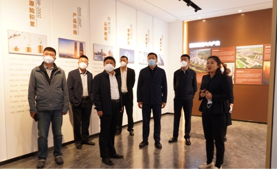 6.双阳区相关领导一行调研线上最火买球站·南山书院康养综合体项目_副本.jpg 6.双阳区相关领导一行调研线上最火买球站·南山书院康养综合体项目_副本.jpg