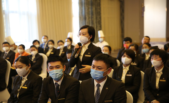 8.酒店公司开展主题服务形象与质量标准提升启动大会_副本.jpg 8.酒店公司开展主题服务形象与质量标准提升启动大会_副本.jpg