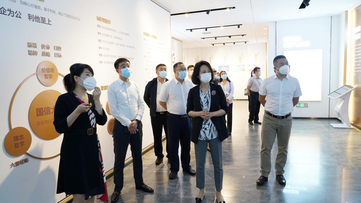 8. 副市长李炜姝一行到南山书院调研考察.jpg 8. 副市长李炜姝一行到南山书院调研考察.jpg