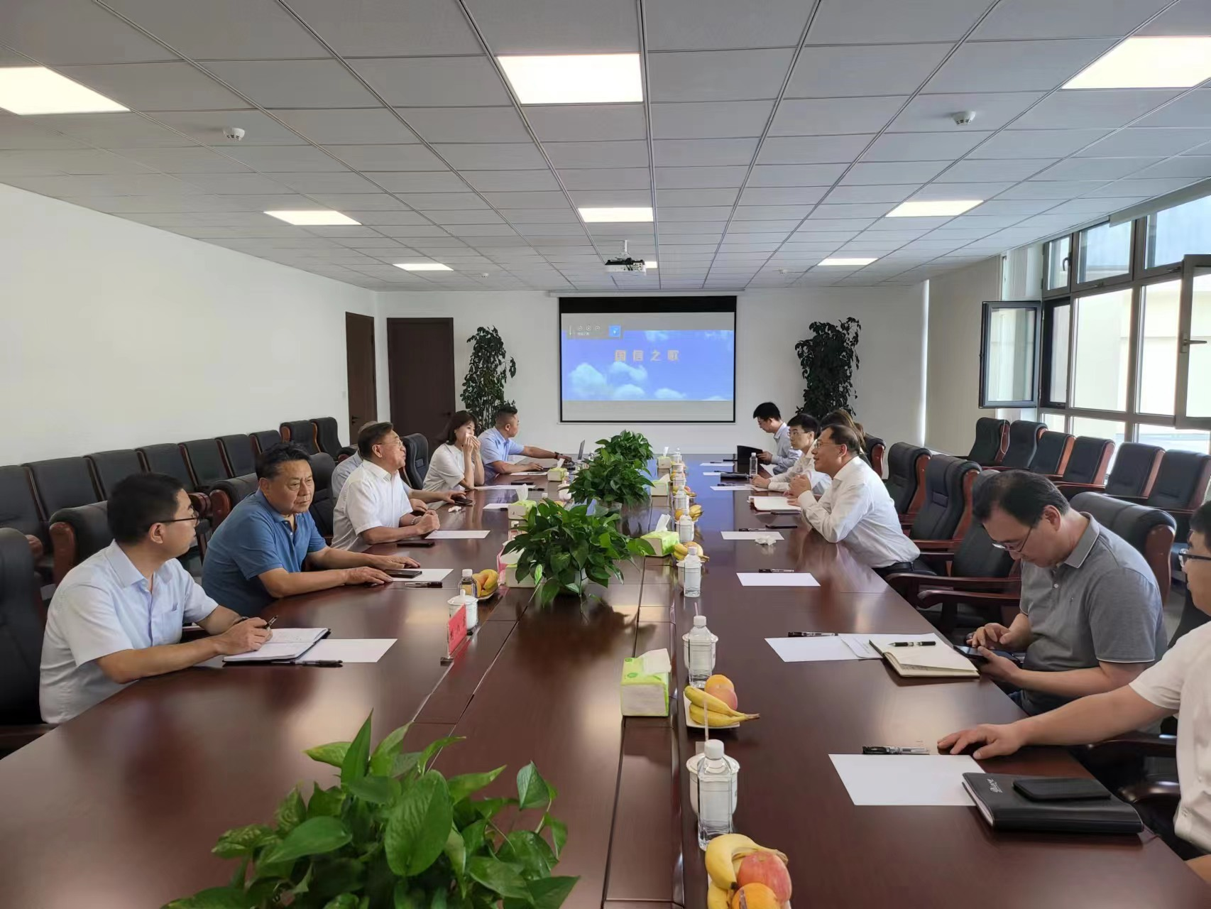 15.吉林银行总行副行长邢中成一行走访线上最火买球站集团.png 15.吉林银行总行副行长邢中成一行走访线上最火买球站集团.png