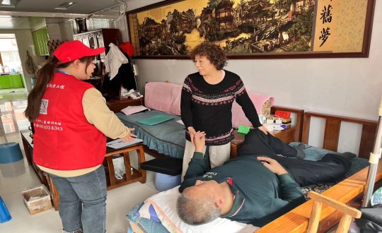 25.养老公司上门为家庭照护提供公益专业照护培训_副本.jpg 25.养老公司上门为家庭照护提供公益专业照护培训_副本.jpg