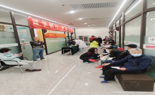 23.医疗公司携手吉大一院心血管内科专家举办义诊活动_副本.jpg 23.医疗公司携手吉大一院心血管内科专家举办义诊活动_副本.jpg