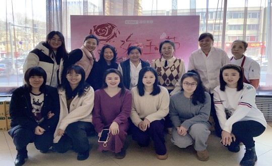 1.集团本部女员工三八妇女节合影留念_副本.jpg 1.集团本部女员工三八妇女节合影留念_副本.jpg