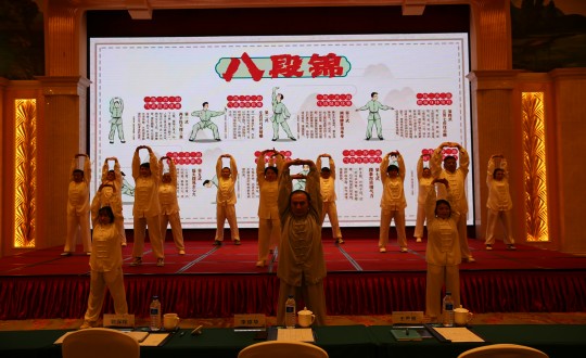 26.酒店公司开展八段锦练习活动_副本.jpg 26.酒店公司开展八段锦练习活动_副本.jpg