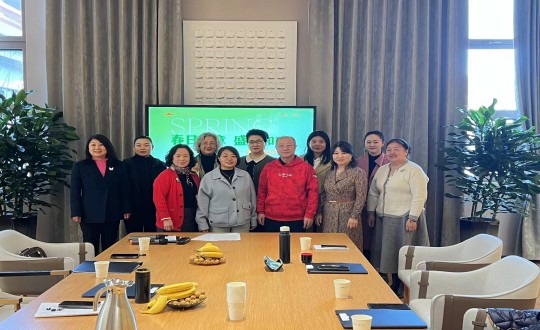 5.“春日序章 盛世和鸣”主题诗会现场合影留念_副本.jpg 5.“春日序章 盛世和鸣”主题诗会现场合影留念_副本.jpg