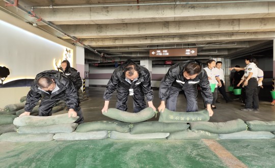 18.物业总公司攀枝花信逸项目开展防汛演练活动_副本.jpg 18.物业总公司攀枝花信逸项目开展防汛演练活动_副本.jpg