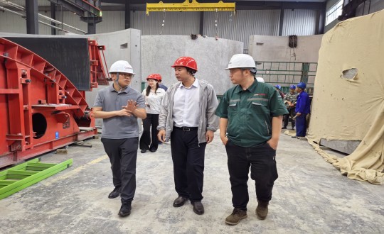 11.市建委初审工作组一行到访装配式总公司实地考察调研_副本.jpg 11.市建委初审工作组一行到访装配式总公司实地考察调研_副本.jpg