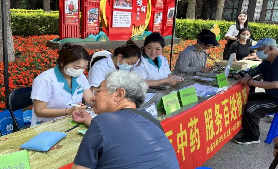 33.医疗公司免费义诊活动现场_副本.jpg 33.医疗公司免费义诊活动现场_副本.jpg