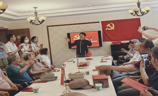 34.养老公司长影家举办“七一建党节座谈会”_副本.jpg 34.养老公司长影家举办“七一建党节座谈会”_副本.jpg