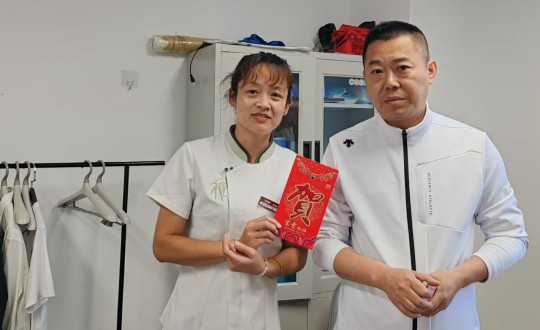 2024年9月13日,酒店,全体员工,发放中秋节福利_副本.jpg 2024年9月13日,酒店,全体员工,发放中秋节福利_副本.jpg