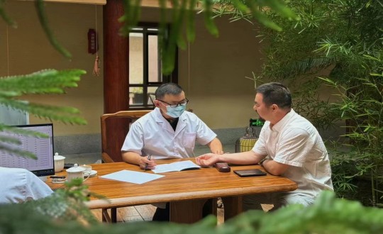 21.王檀教授应邀参加酒店公司举办的“名医有约”沙龙活动_副本.jpg 21.王檀教授应邀参加酒店公司举办的“名医有约”沙龙活动_副本.jpg