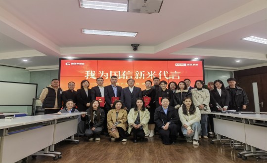 2.董事长与各公司获奖代表合影_副本.jpg 2.董事长与各公司获奖代表合影_副本.jpg