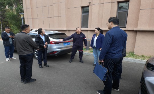 19.吉林省住建厅等各级领导莅临物业总公司金地梧桐华府小区视察_副本.jpg 19.吉林省住建厅等各级领导莅临物业总公司金地梧桐华府小区视察_副本.jpg