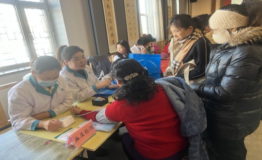 23.医疗公司与天宝社区联合举办义诊活动_副本.jpg 23.医疗公司与天宝社区联合举办义诊活动_副本.jpg