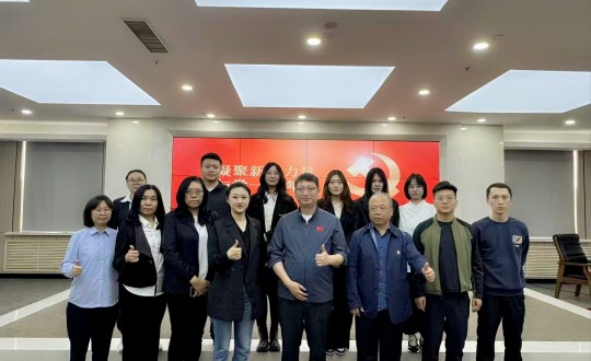 2.线上最火买球站集团党委与长发担保党支部党建活动合影留念_副本.jpg 2.线上最火买球站集团党委与长发担保党支部党建活动合影留念_副本.jpg