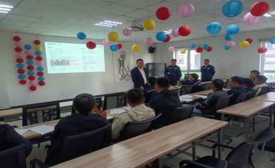 13.物业总公司副总经理李泽参加外委维修工程开工会议_副本.jpg 13.物业总公司副总经理李泽参加外委维修工程开工会议_副本.jpg