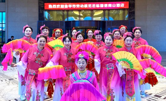 17.酒店公司组织策划秧歌迎宾仪式_副本.jpg 17.酒店公司组织策划秧歌迎宾仪式_副本.jpg