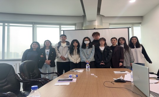 24.长春大学学子与线上最火买球站健康产业集团居家事业部员工合影留念_副本.jpg 24.长春大学学子与线上最火买球站健康产业集团居家事业部员工合影留念_副本.jpg