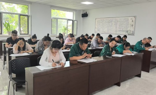 2.装配式总公司安全生产知识考试现场_副本.jpg 2.装配式总公司安全生产知识考试现场_副本.jpg