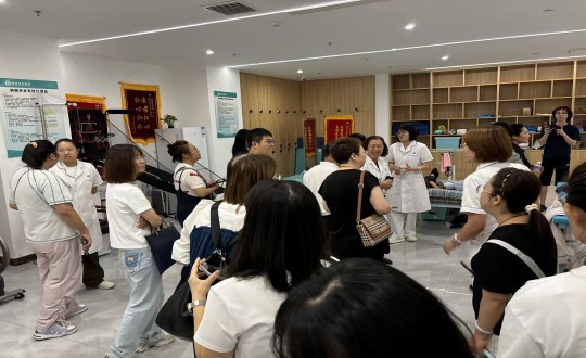 18.医疗公司接待吉林省中医药科学院学员参观_副本.jpg 18.医疗公司接待吉林省中医药科学院学员参观_副本.jpg